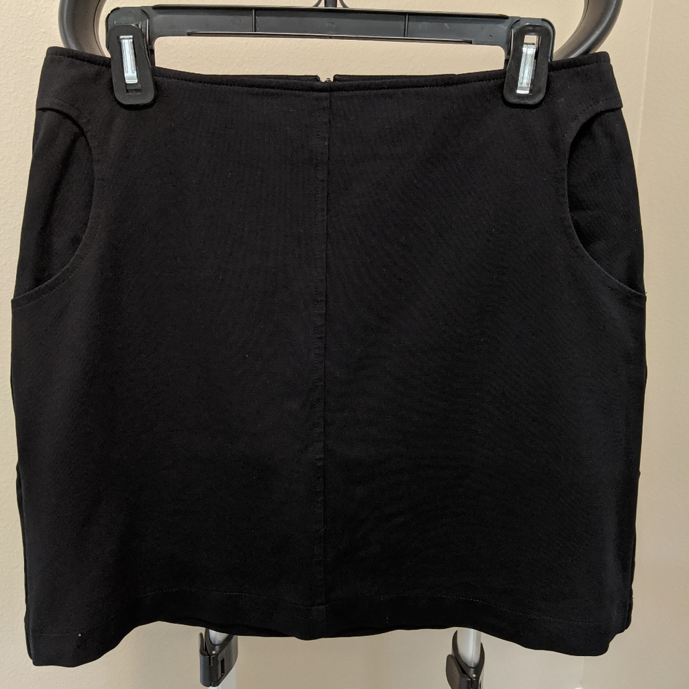 Black skirt with pockets.